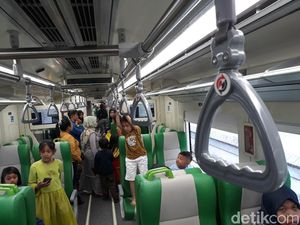 Foto: Antusiasme Warga Naik KA Bandara Solo yang Masih Gratis Foto: Antusiasme Warga Naik KA Bandara Solo yang Masih Gratis