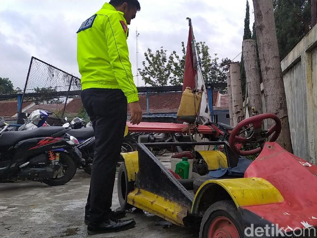 Polisi Cari Pemilik Mobil Formula 1 KW Polisi Cari Pemilik Mobil Formula 1 KW