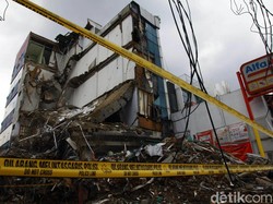 Soal Gedung Ambruk di Slipi, Anies Tunggu Penyelidikan Utuh