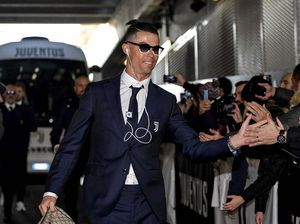Ronaldo Pakai iPod Rp 300 Ribuan, Intip Gaya Busananya yang Justru Mewah Ronaldo Pakai iPod Rp 300 Ribuan, Intip Gaya Busananya yang Justru Mewah
