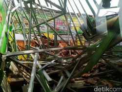 Atap SDN Palebon 01 Semarang yang Roboh Dibangun Tahun 2015
