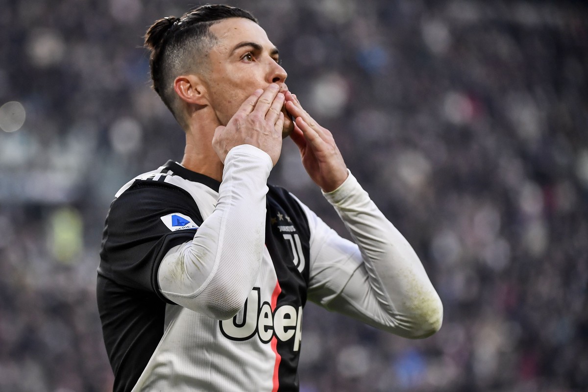 Cristiano Ronaldo yang Gila di Kepala Tiga (Marco Alpozzi/LaPresse via AP)