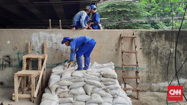 Antisipasi Rob, DKI Siapkan Pompa Air dan Tanggul Pasir