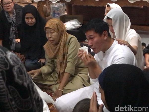Ibunda Meninggal Dunia, Vino G Bastian Sedih Banget