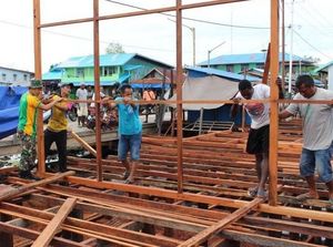 Satgas Yonif 755 Kostrad Bangun Kembali Pasar Asmat