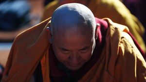 Para Biksu di Nepal Berdoa untuk Perdamaian Dunia