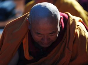 Para Biksu di Nepal Berdoa untuk Perdamaian Dunia Para Biksu di Nepal Berdoa untuk Perdamaian Dunia