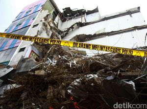 Total 7 Saksi Diperiksa Polisi Terkait Kasus Gedung Ambruk di Slipi Total 7 Saksi Diperiksa Polisi Terkait Kasus Gedung Ambruk di Slipi