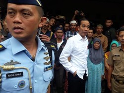 Kala Jokowi Mendadak Sambangi Lokasi Terdampak Longsor Sukajaya Bogor