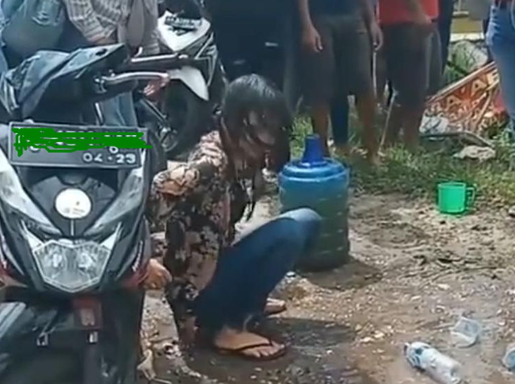 Wanita yang Geleng-geleng di Jalanan Pekanbaru dan Pacarnya Jadi Tersangka Wanita yang Geleng-geleng di Jalanan Pekanbaru dan Pacarnya Jadi Tersangka