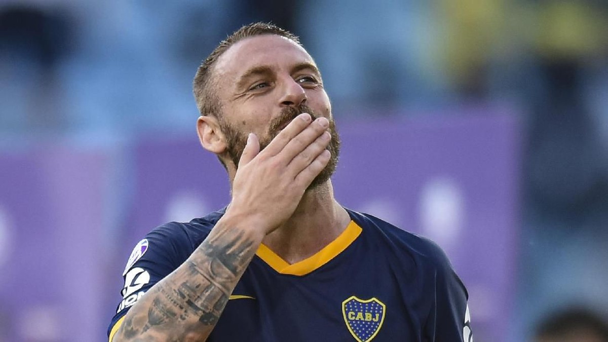 Daniele De Rossi resmi mengumumkan pensiun sebagai pesepakbola (Foto: Photo by Marcelo Endelli/Getty Images)