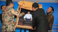 Ini Kenang-kenangan Anwar Usman untuk Palguna