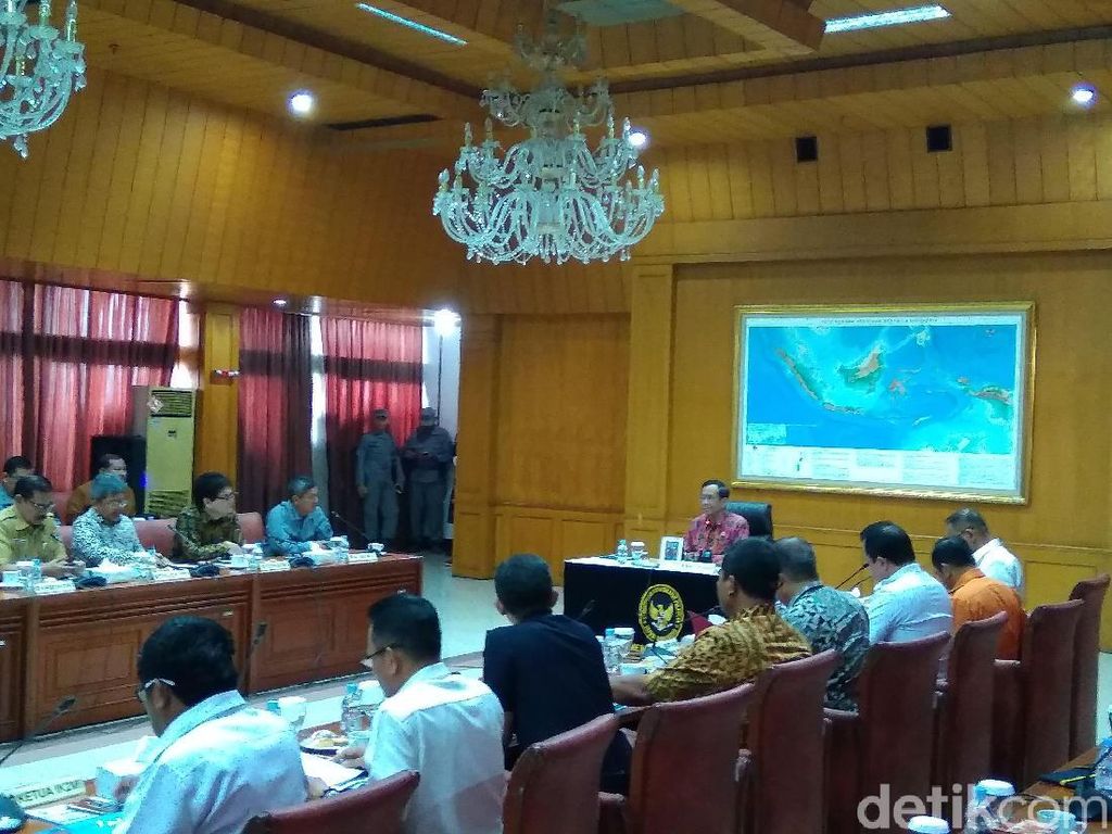 Mahfud Md Pimpin Rapat Bahas Tumpang-Tindih Penanganan Keamanan Laut Mahfud Md Pimpin Rapat Bahas Tumpang-Tindih Penanganan Keamanan Laut