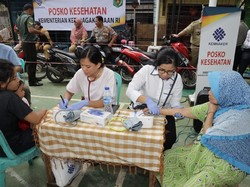 Kemnaker Dirikan Posko Kesehatan bagi Korban Banjir Bukit Duri