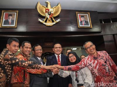 Satukan Tangan! Mahfud Md dan Pimpinan KPK Siap Perangi Korupsi