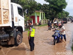 Banjir Rendam Jalan Cilegon-Bojonegara, Banyak Motor Mogok