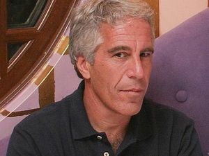 Dokumen Investigasi Jeffrey Epstein Dirilis, Ada Alec Baldwin-Naomi Campbell Dokumen Investigasi Jeffrey Epstein Dirilis, Ada Alec Baldwin-Naomi Campbell