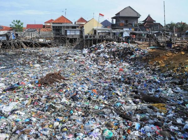 Duh, Sampah Menumpuk di Pesisir Pamekasan