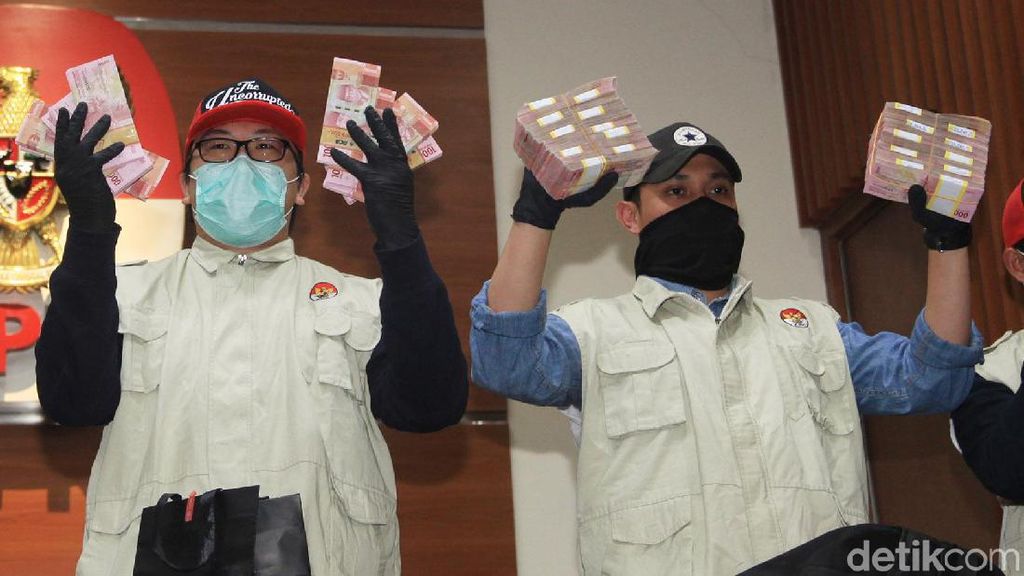 KPK Tunjukkan Bukti OTT Bupati Sidoarjo KPK Tunjukkan Bukti OTT Bupati Sidoarjo
