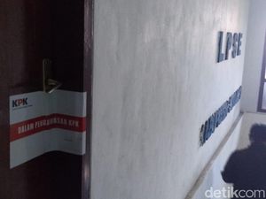 Selain OTT Bupati Sidoarjo, KPK Juga Segel Ruang Ini Selain OTT Bupati Sidoarjo, KPK Juga Segel Ruang Ini