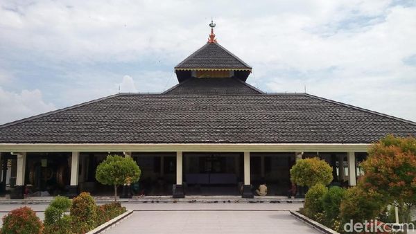 Ngabuburit dalam Foto: Masjid Agung Demak