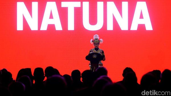 Gaya Menlu Retno Kenakan Pakaian Adat Kalbar saat Pidato Tahunan