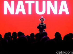 Gaya Menlu Retno Kenakan Pakaian Adat Kalbar saat Pidato Tahunan