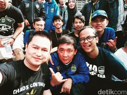 Ezechiel Hengkang, Viking Tasik Minta Persib Rekrut Robin van Persie