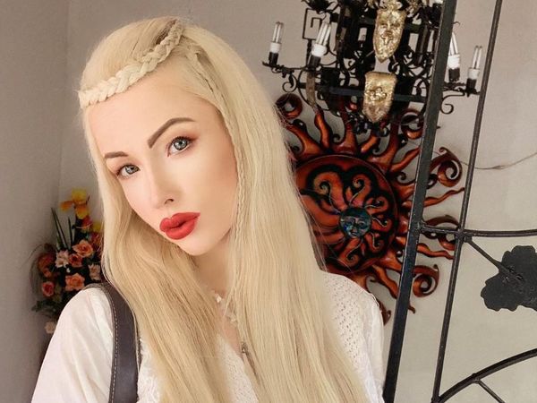 Potret Wanita yang Kini Tak Suka Penampilan Cantiknya Mirip Barbie