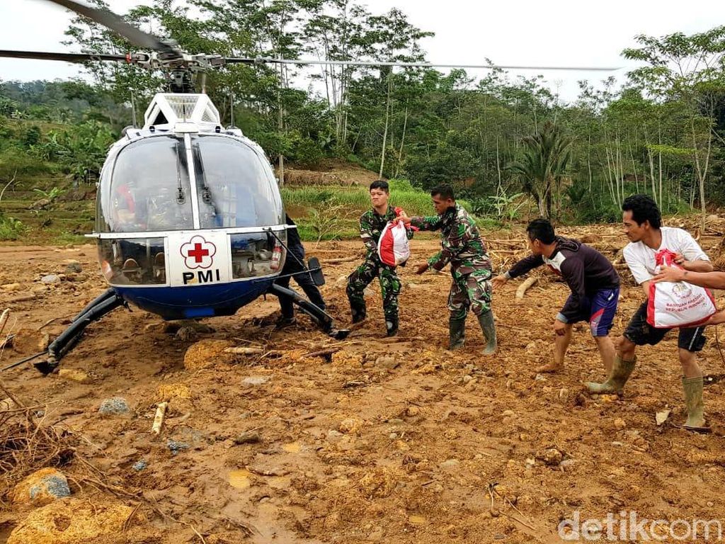 Sukajaya Terisolir, Bantuan Dikirim Pakai Helikopter