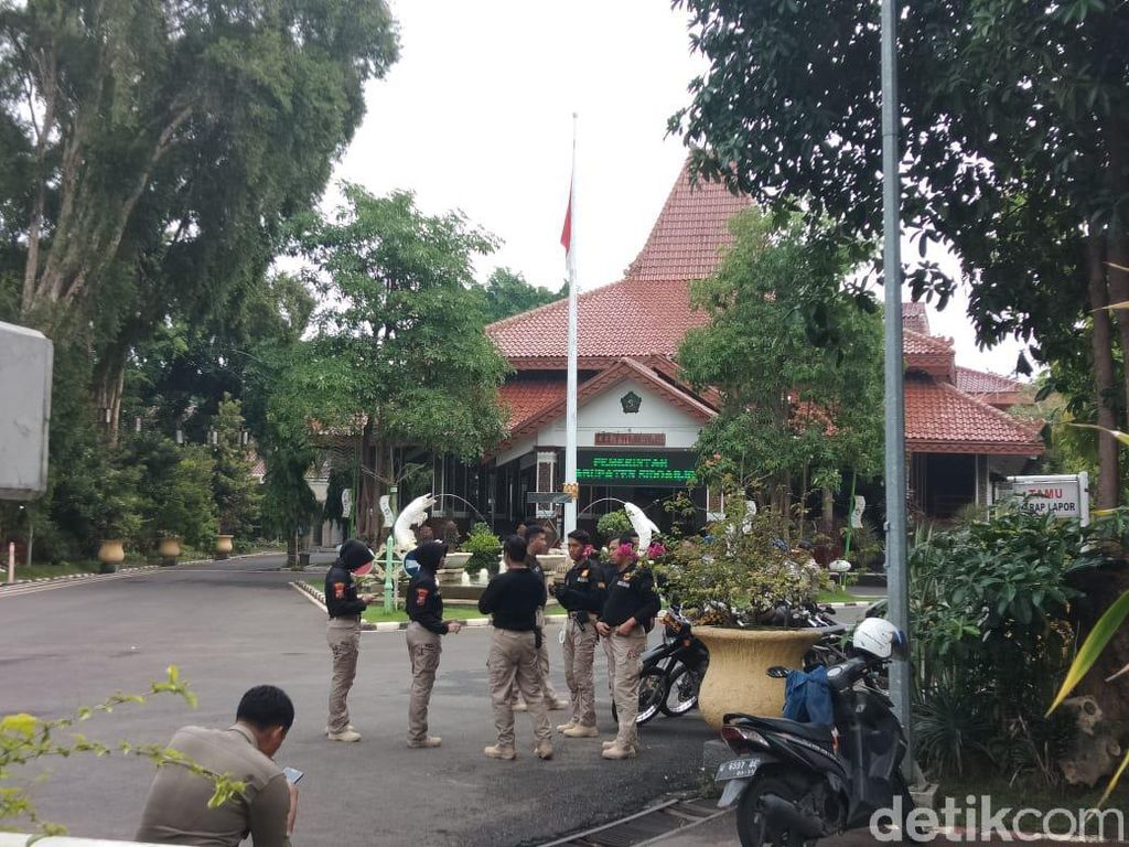 Bupati Sidoarjo Kena OTT, Wabup Pastikan Roda Pemerintahan Tetap Jalan Bupati Sidoarjo Kena OTT, Wabup Pastikan Roda Pemerintahan Tetap Jalan