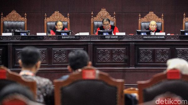 MK Gelar Sidang Lanjutan Gugatan Revisi UU KPK