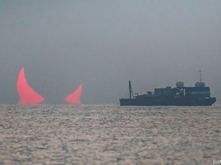 Cerita Fotografer Memotret Mata Setan