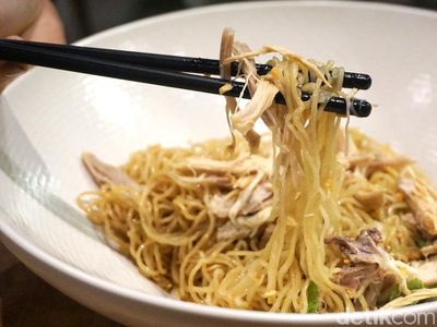 Enaknya Bakmi Bakso dan Nasi Goreng Cingur di Warung Kekinian