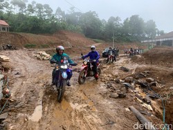 Distribusi Sembako Pakai Motor Trail, Apa Hambatannya?