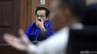 Ekspresi Serius Mantan Gubernur Kepri di Sidang Lanjutan