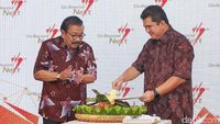 Potong Tumpeng Peringati HUT ke-7 Semen Indonesia
