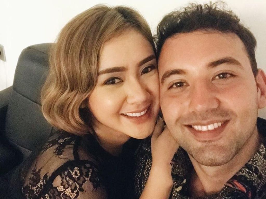 Dilamar Pacar Bule, Cita Citata: Syok Banget karena Pertama Kali Rasain! Dilamar Pacar Bule, Cita Citata: Syok Banget karena Pertama Kali Rasain!