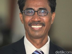 Hakim MK Daniel ke Pemerintah: Apa Jalan Tengah Nikah Beda Agama? Hakim MK Daniel ke Pemerintah: Apa Jalan Tengah Nikah Beda Agama?