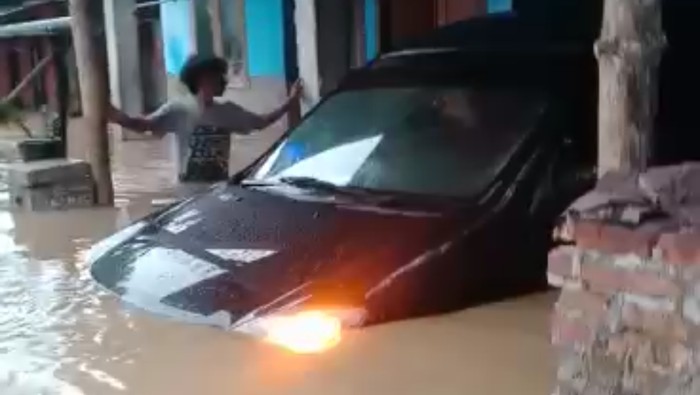 Banjir di Ketanggungan, Kabupaten Brebes, Rabu (8/1/2020) sore. (Foto: Istimewa)