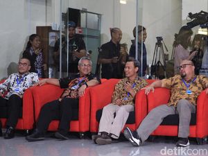 Momen 4 Komisioner KPU Menanti Klarifikasi OTT Wahyu Setiawan di KPK Momen 4 Komisioner KPU Menanti Klarifikasi OTT Wahyu Setiawan di KPK