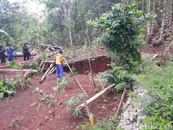 Mengalirkan Lumpur, Rekahan Tanah 16 Meter Muncul di Gunungkidul
