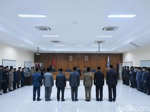 Lantik Pejabat Malam-malam, Ada Apa Dengan Bupati Pangandaran?