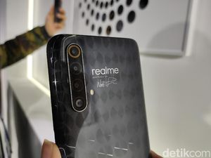 Penampakan Realme X50 5G Master Edition yang Serba Geometris Penampakan Realme X50 5G Master Edition yang Serba Geometris