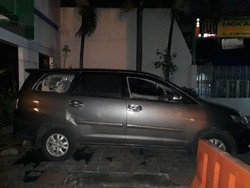 Aksi Pencurian Pengemudi Mobil yang Dikejar Massa Sempat Terekam CCTV