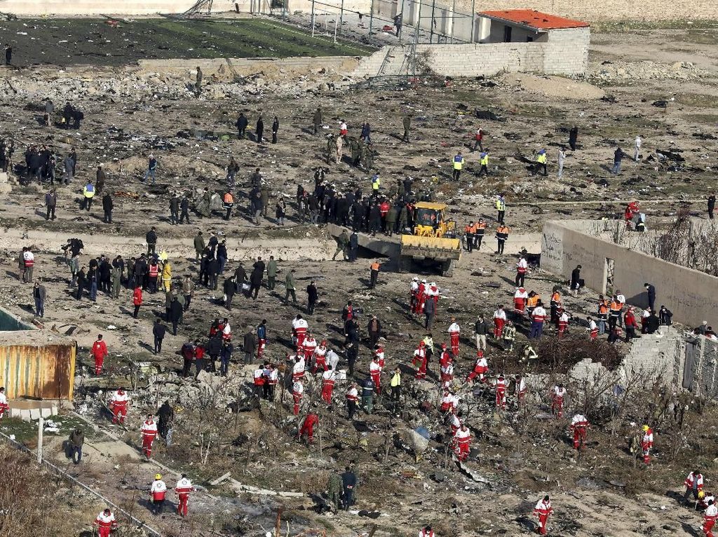 Pejabat Militer Iran Bantah Rumor Pesawat Maskapai Ukraina Terkena Rudal Pejabat Militer Iran Bantah Rumor Pesawat Maskapai Ukraina Terkena Rudal