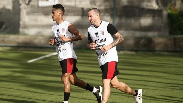 Muhammad Rahmat dan Sidik Saimima tampil apik di laga debutnya bersama Bali United (Foto: dok.Bali United) Muhammad Rahmat dan Sidik Saimima tampil apik di laga debutnya bersama Bali United (Foto: dok.Bali United)