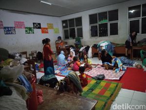 Curhat Korban Longsor Sukajaya Bogor: Toilet Cuma 1, Pengungsi Ratusan