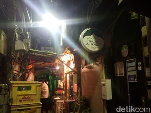 Potret Masjid Mungil di Kawasan Hiburan Terkenal Jepang