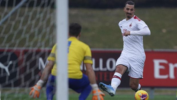 Zlatan Ibrahimovic gagal memberi kemenangan pada laga debut bersama AC Milan.